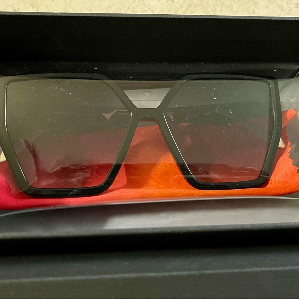 Quay Australia Black Geometric Sunglasses
